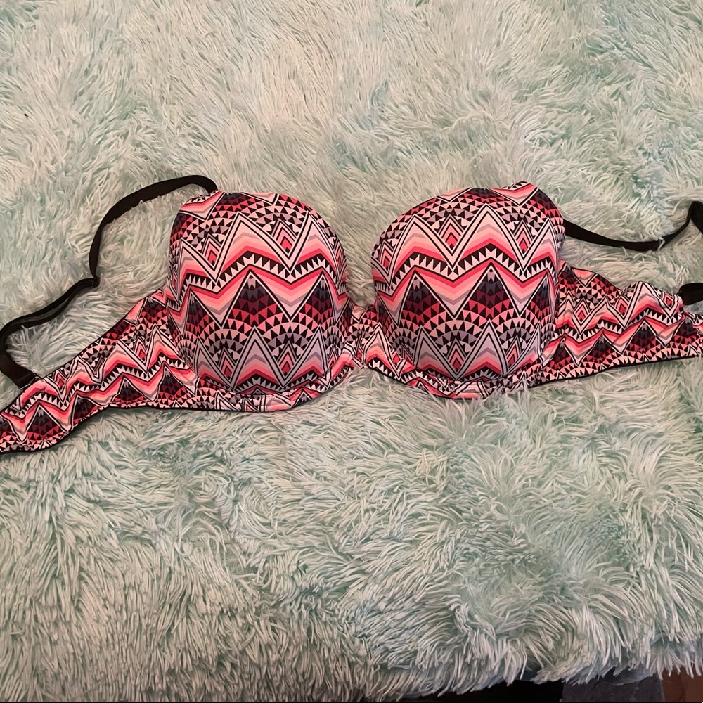 PINK geometric design womens bra. Size 36DD. Beautiful design. Great condition!